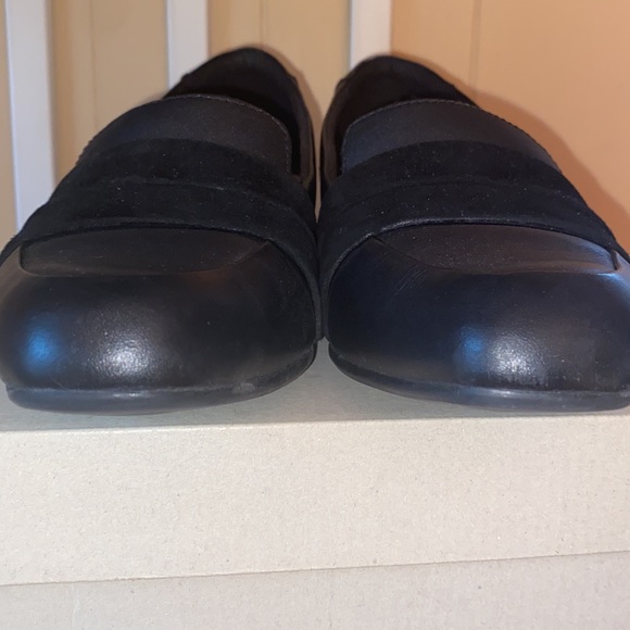 Clarks Flat Loafer - Picture 2 of 7